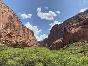 Canyon of red rock