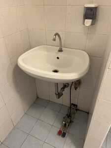 Bathroom sink with foot pedals for operation